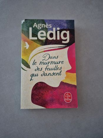 Dans le murmure des feuilles qui dansent