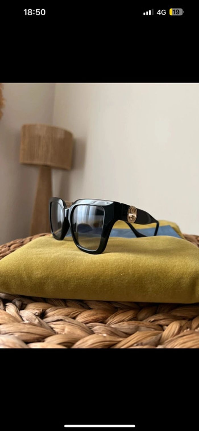 Lunettes de soleil Gucci noires - Logo doré