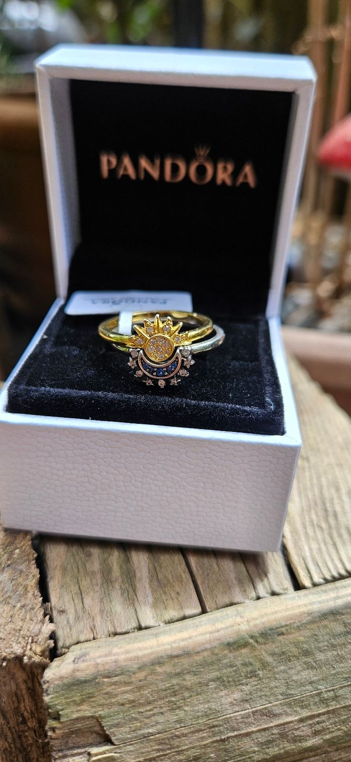Magnifique bague Pandora lune et soleil neuf