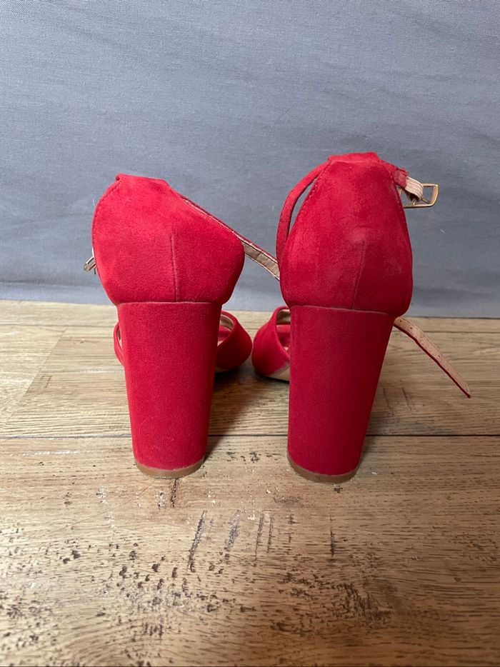 Sandale à talon rouge - photo numéro 3