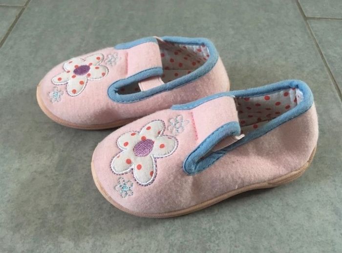 Chaussons rose NEUFS - taille 20 - photo numéro 2