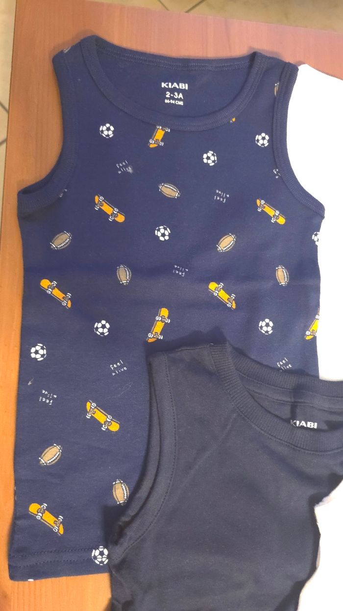 (Neufs non portés) 🤩😍💙 Lot débardeurs 3ans garçon 💙😍🤩 - photo numéro 2