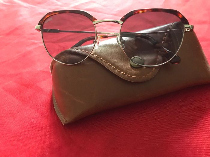 Lunette de Soleil marque Unofficial - photo numéro 10