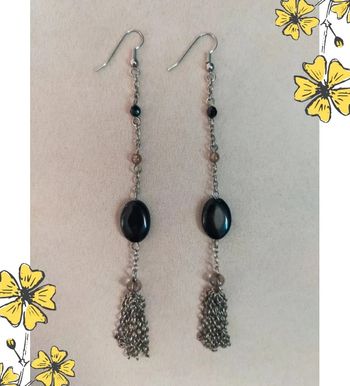 oucles d’oreilles longues chaînes & perles noires – Style chic rock