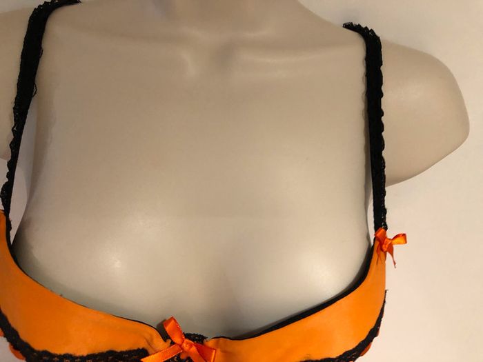 Guêpière orange et noir 90 B - photo numéro 15