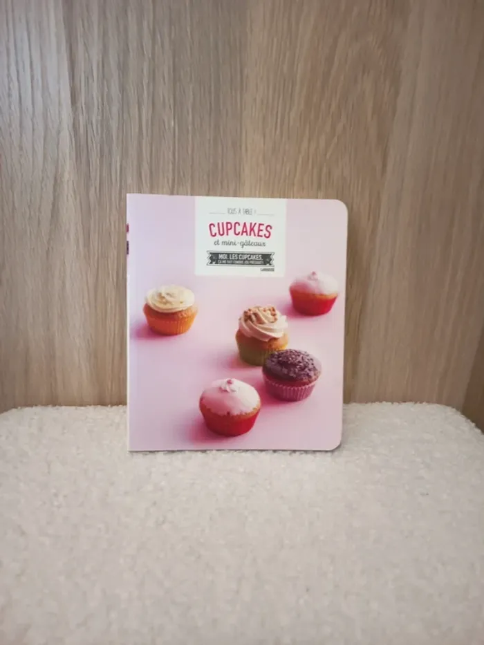 Livre cuisine cupcakes et mini gateau neuf - photo numéro 2