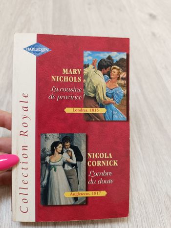 Livre Harlequin collection Royale