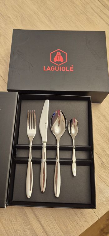 Ménagères Laguiole Pivoine 12 personnes