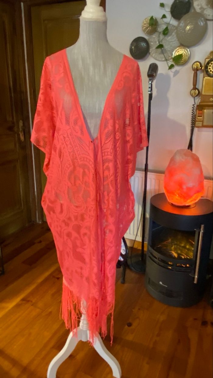 Kimono de plage rose fluo ajouré à franges – Taille unique