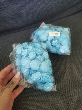 2 lot de fleurs en mousse bleu neufs