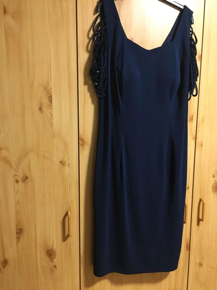 Robe de cérémonie doublée en couleur bleu nuit. En taille 44/46 - photo numéro 2
