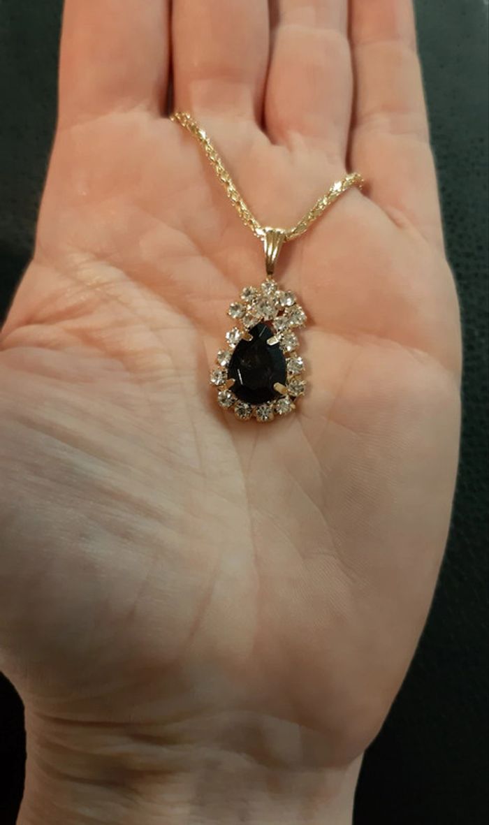Très jolie parure dorée vintage en strass et pierre noire - photo numéro 5