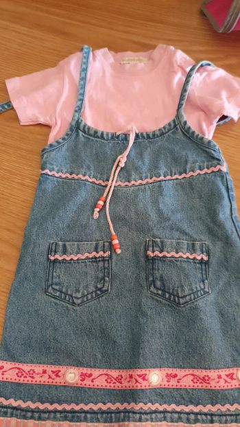 robe avec bretelles et tee shirt 2 ans