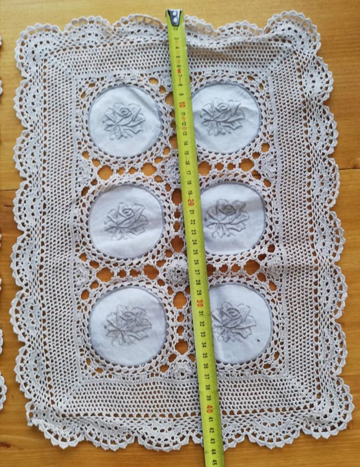 Lot de 2 Napperons crochet et broderie - photo numéro 4
