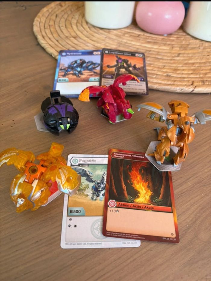 Lot 8 Bakugans avec cartes jeux + jetons