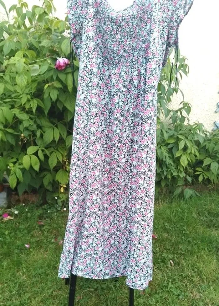 robe fleuries avec une échancrure sur un cote devant taille 54 Bella Diva neuve - polyester - photo numéro 5
