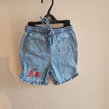 6 mois short bleu jean avec papillon