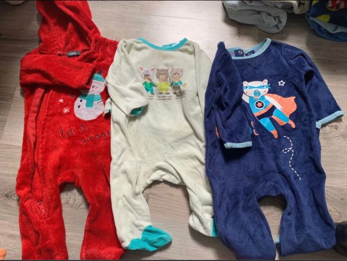 Lot de 21 pyjamas 6 mois - photo numéro 3