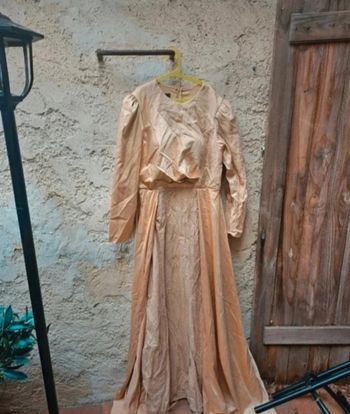 Robe beige doree a strass manche longue