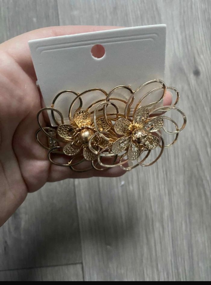 Boucles d’oreilles NEUVES avec étiquette pour femme forme de fleurs 🌼 couleur doré - photo numéro 6