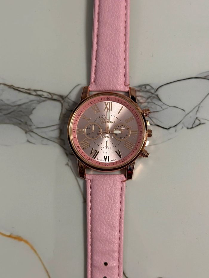 Montre Rose Clair « Geneva » Neuve - photo numéro 2