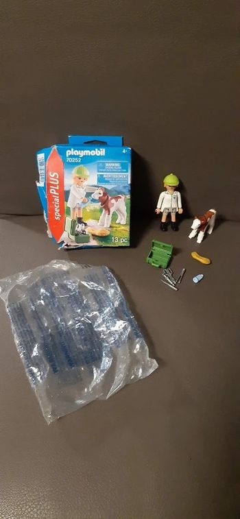 Playmobil special plus - vétérinaire et veau 70252