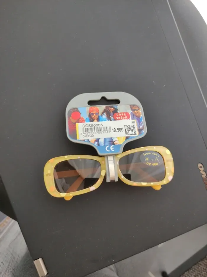 Lunette de soleil neuve avec étiquette 6-12 mois