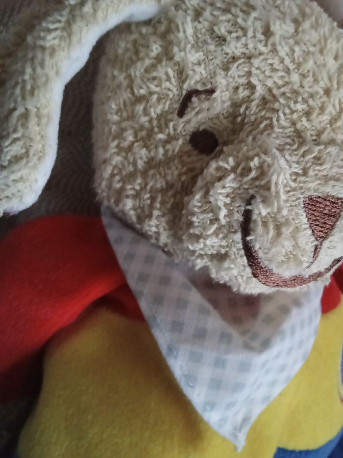 Doudou peluche Envog chien  ours beige marron clair haut rouge jaune bleu vintage ancien  peluche doudou chien  Envog S.C Galec  BP  23 92132 Issy les Moulineaux marque utilisée par Leclerc d'occasion - photo numéro 7