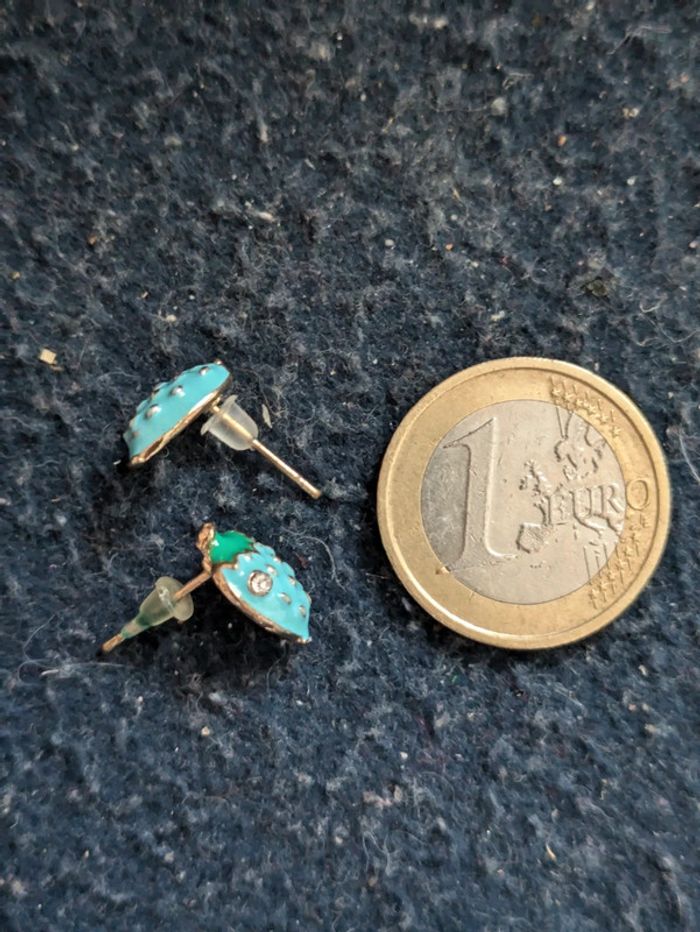 Puces d'oreilles fraises - photo numéro 2