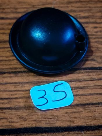 Playmobil 1 chapeau rond noir avec emplacement plume