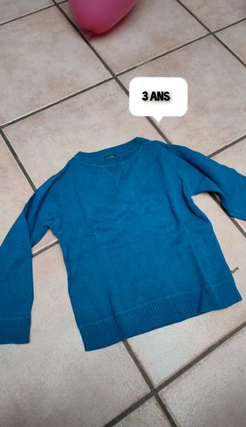 Pull bleu