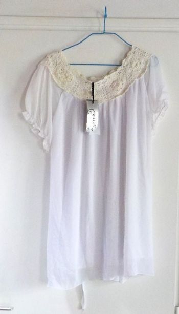 TUNIQUE BLANCHE DOUBLEE MANCHES BALLON "CERISE" T4 avec étiquette