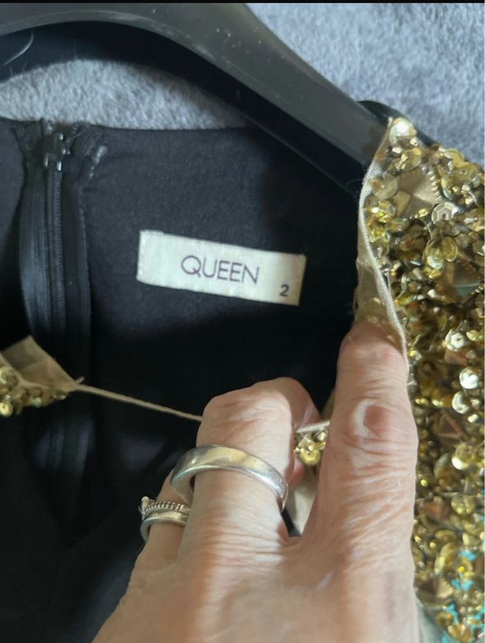 robe soirée 38 sequin doré et noir ouverte sur une jambe - photo numéro 8