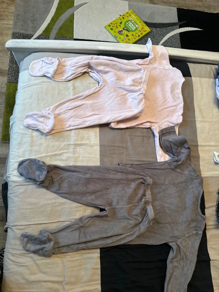 Lot de 2 pyjamas velour en 2 pièces avec pieds en 24 mois - photo numéro 4