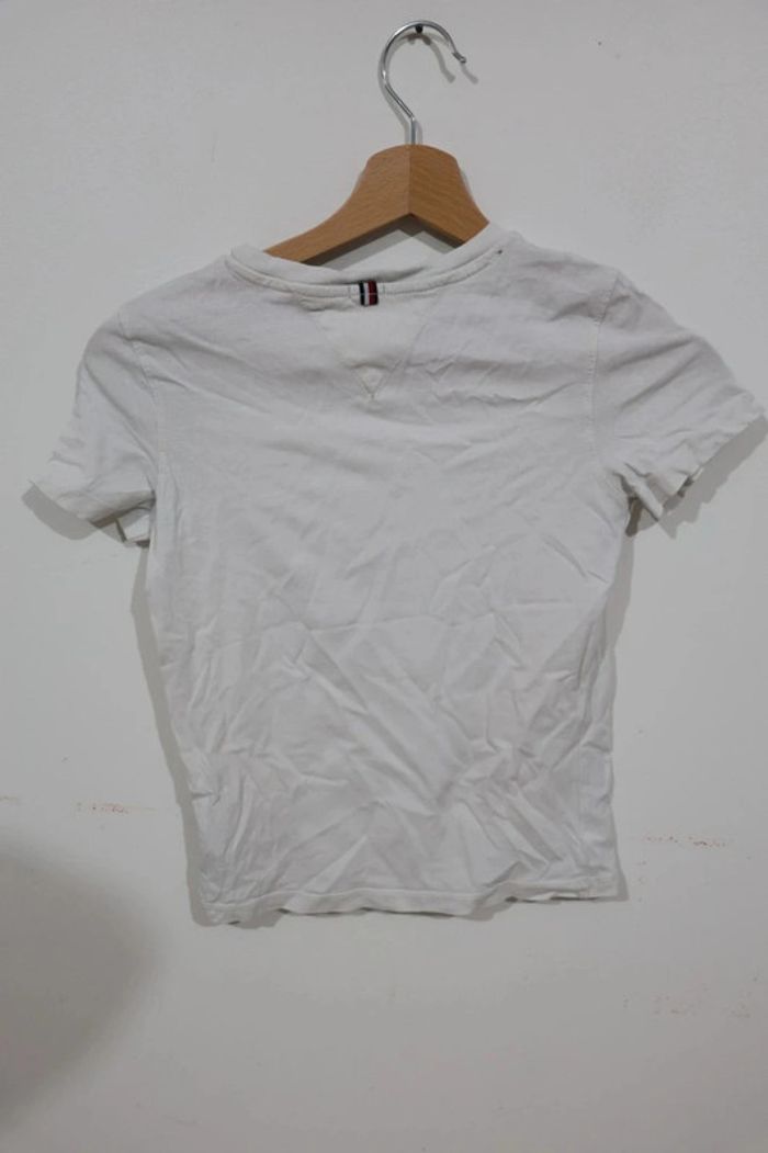 C53 t-shirt blanc Tommy Hilfiger 7 ans - photo numéro 2