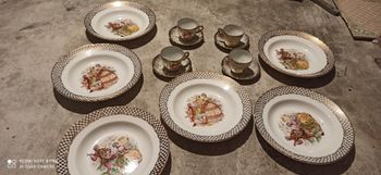 Ensemble assiettes et tasses