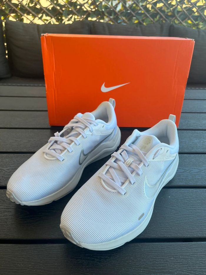 Baskets , Nike , Femmes , Blanches , Taille 39 , Neuves - photo numéro 3