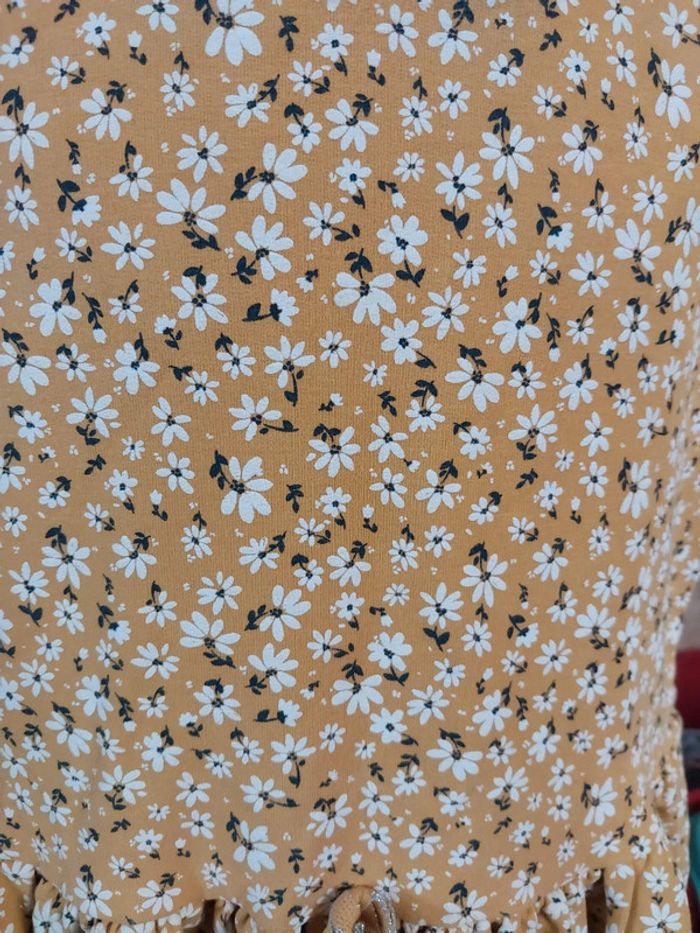 Robe couleur Moutarde avec des fleurs Taille 8 ans - photo numéro 2