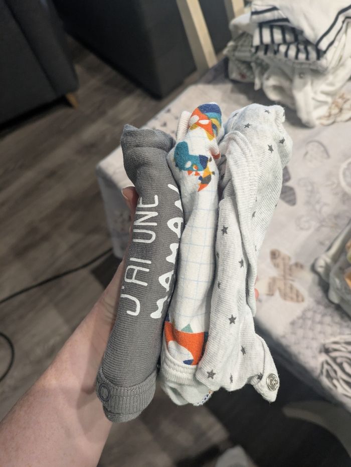 Lot vêtements naissance / 1  mois. - photo numéro 7