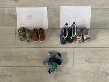 Lot de 4 x chaussures et 7 x chaussettes (pointures 19 au 22)