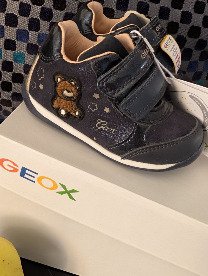 Baskets fille en cuir et autre cuir. Idéal premier pas. Taille 20. Neuf. Geox