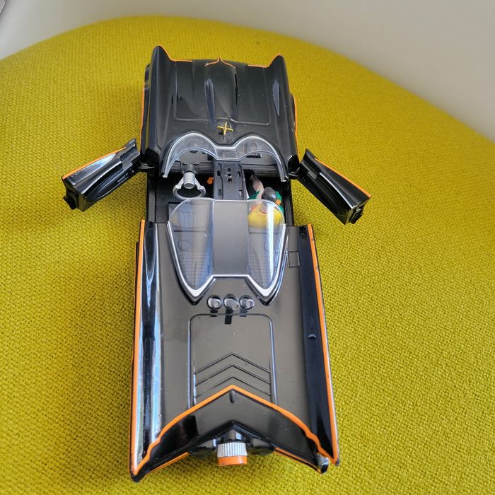 Batmobile  et 2 figurines - photo numéro 6