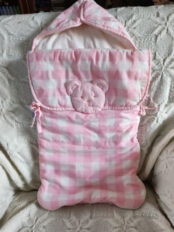 Nid d'ange rose et blanc à carreaux ours bébé Sucre d'orge