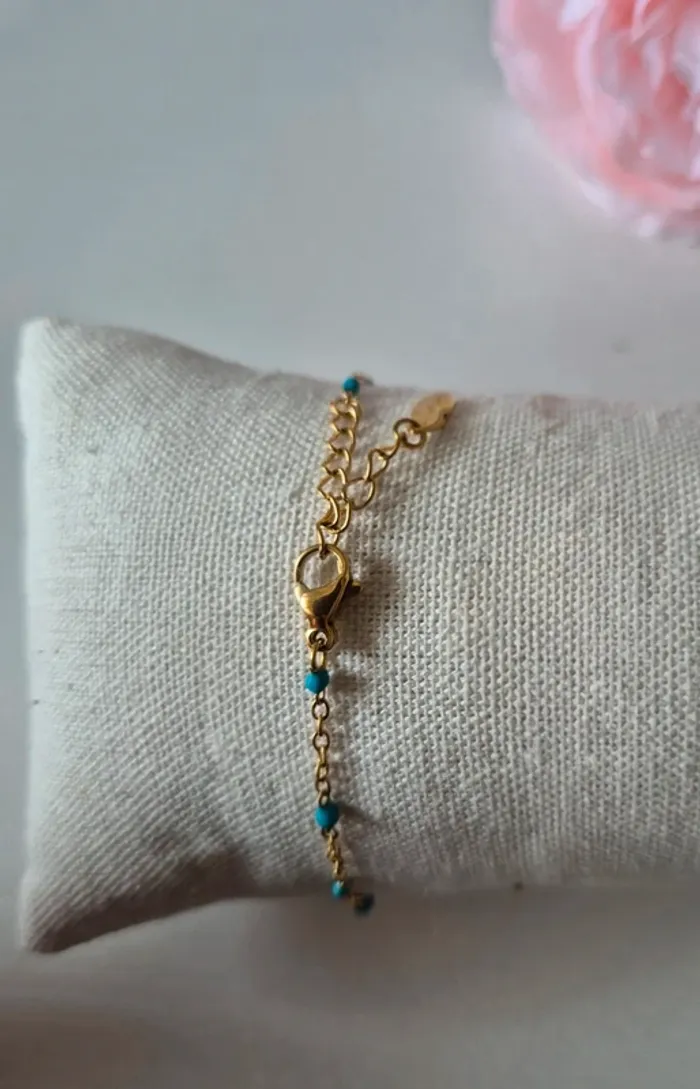bracelet dorée en acier inoxydable 
Perles en résines, avec une tortue 🐢 Perles bleu canard - photo numéro 3
