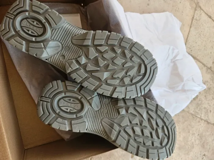 Chaussures de sécurité neuves - photo numéro 2