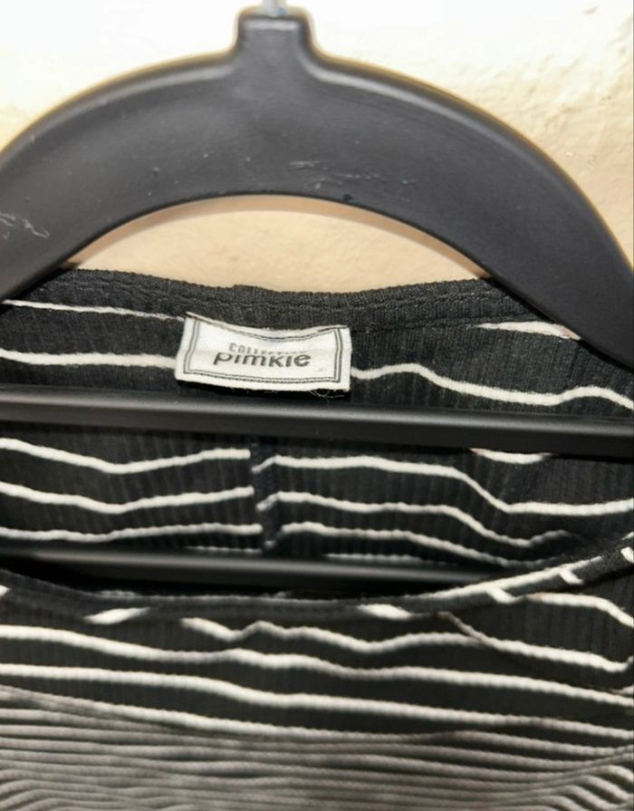 Robe mi-longue noire à lignes blanches – Pimkie – Taille S - Très bon état - photo numéro 4