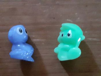 🍫 Jouet Fantasy Personnage Phosphorescent bleu-vert Kinder