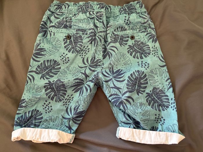 Short souple bleu vert avec motifs feuilles 10 ans 140 cm - photo numéro 3