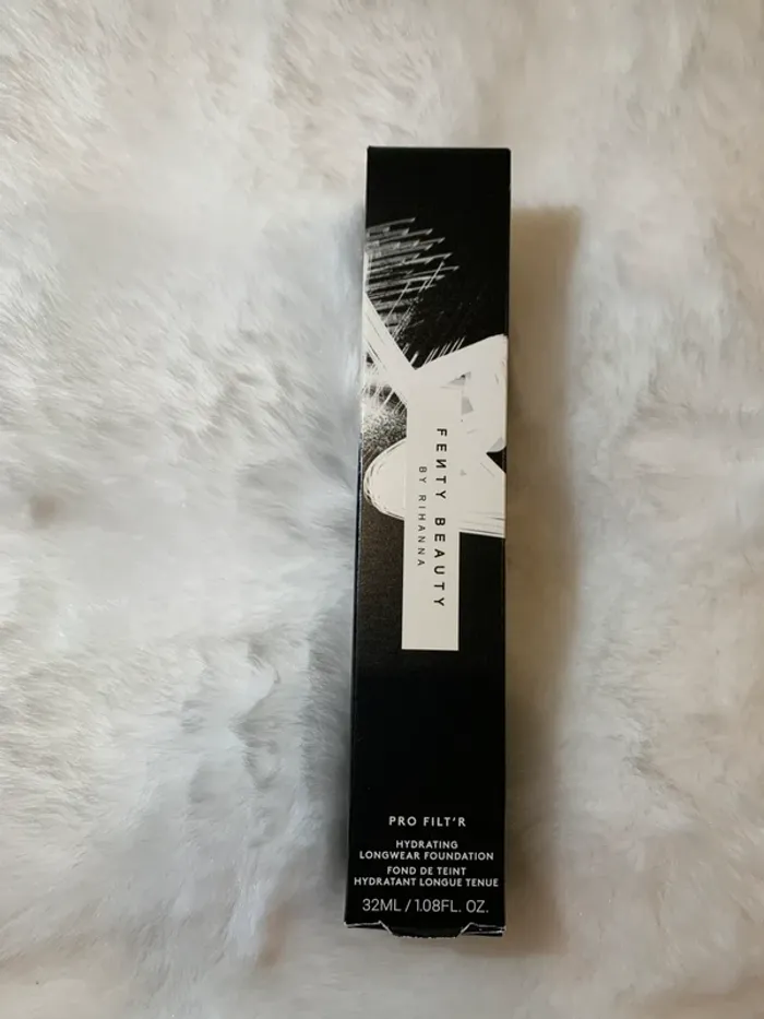 Fond de teint Fenty Beauty teinte 145 - photo numéro 2