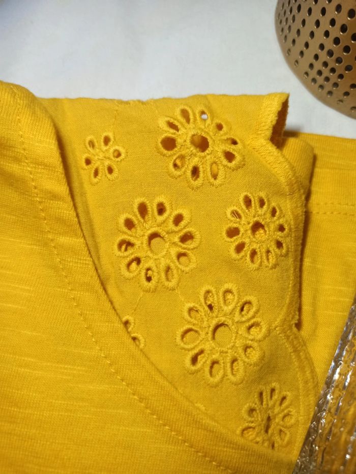 T-shirt femme jaune motard en excellente état - photo numéro 3